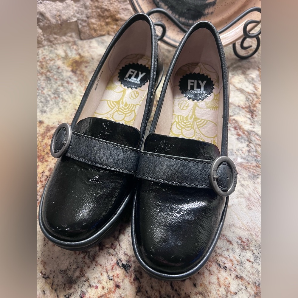 Ladies size 8- black patent leather wedge loafers/ like new - Picture 3 of 10